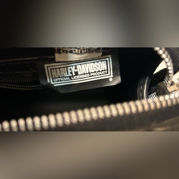 Harley Davidson Elegant Black Leather Shoulder Bag - Picture 13 of 15